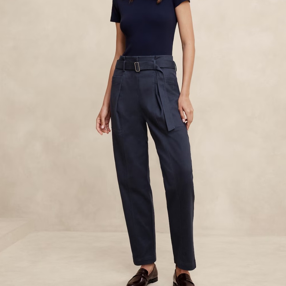 Banana Republic Factory Twill Belted Tapered Pant in Preppy Navy size 4
